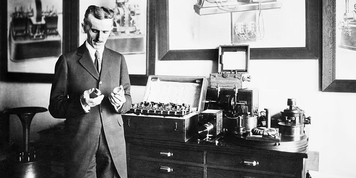 Foto raffigurante l'inventore e fisico Nikola Tesla