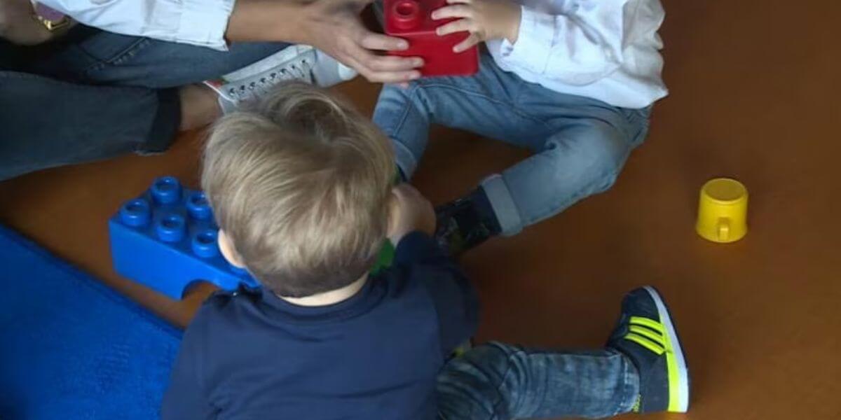 Bambini che giocano