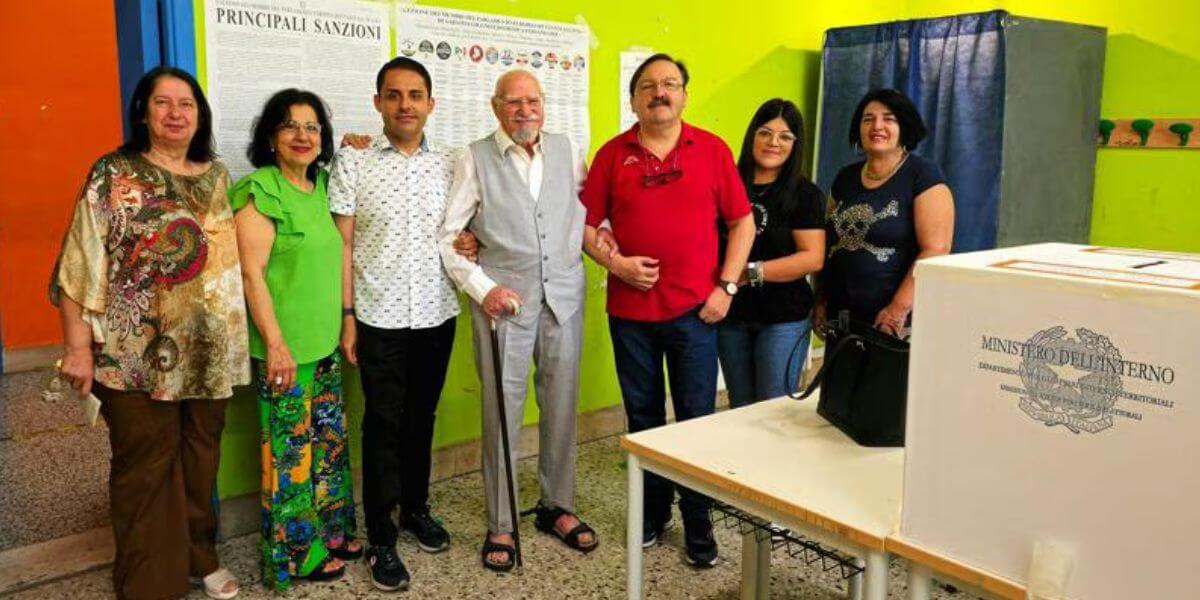 Foto seggio elettorale con centenario al voto a Cosenza