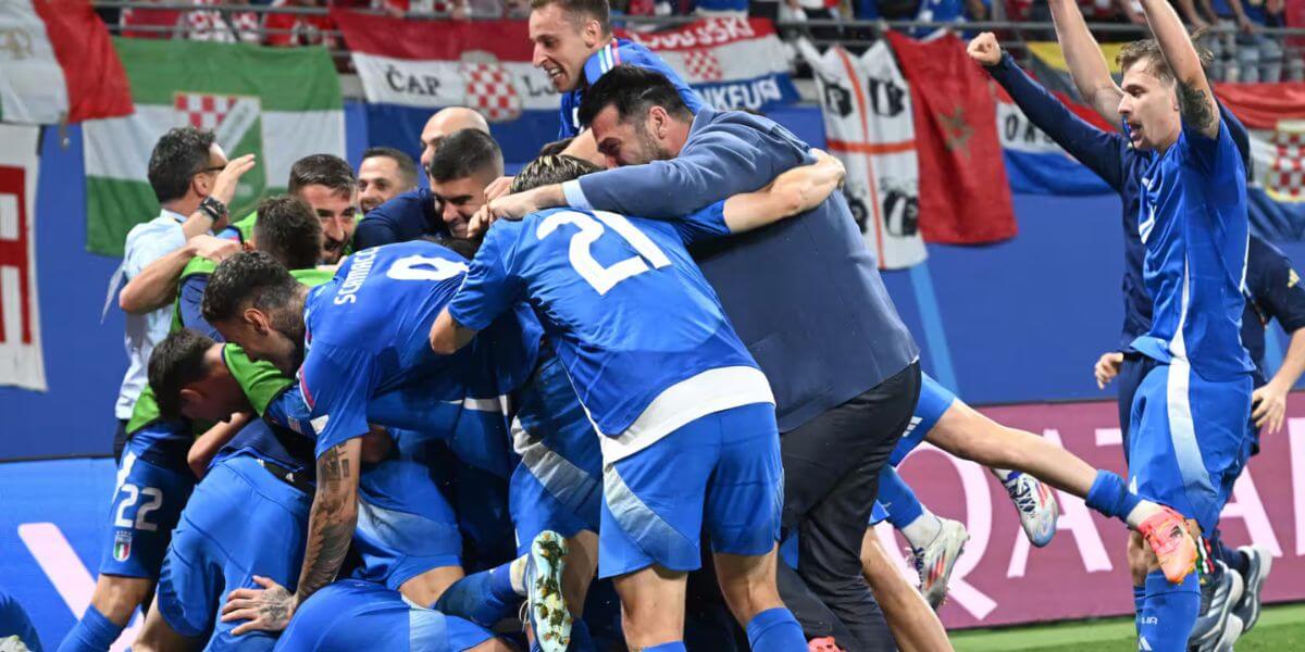 Croazia - Italia: l'esultanza degli azzurri dopo l'1-1 di Zaccagni