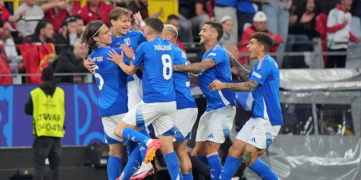 Esultanza degli azzurri in Italia Albania finita 2-1