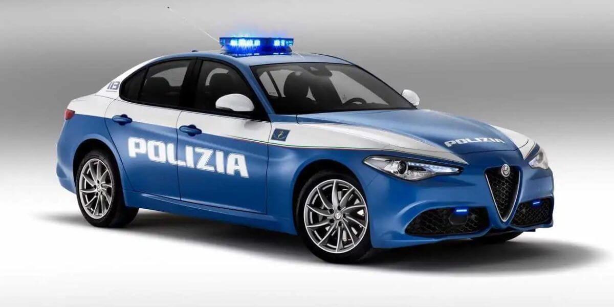 Volante della Polizia di stato Alfa Romeo Giulia